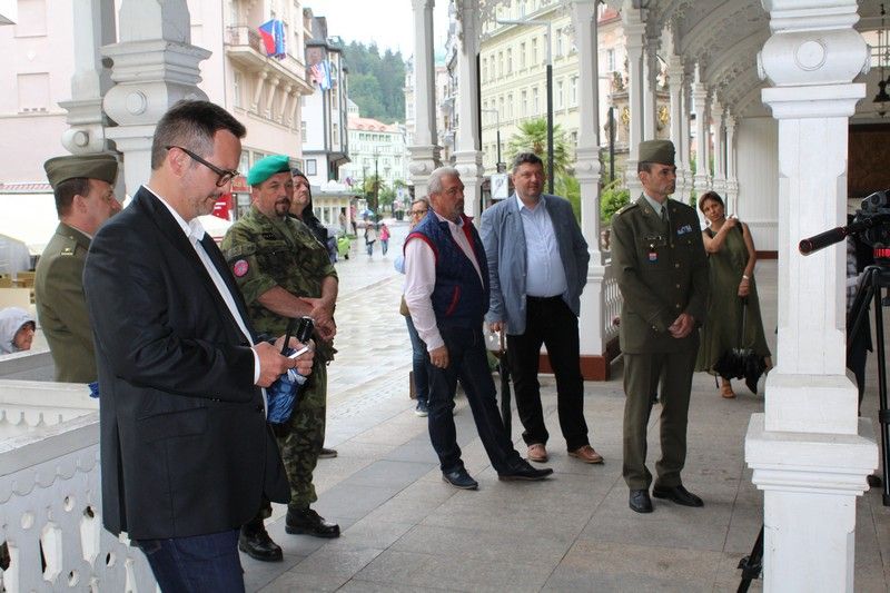 obrázek: Karlovy Vary: Výstava fotografií z vojenských misí - Ten druhý život