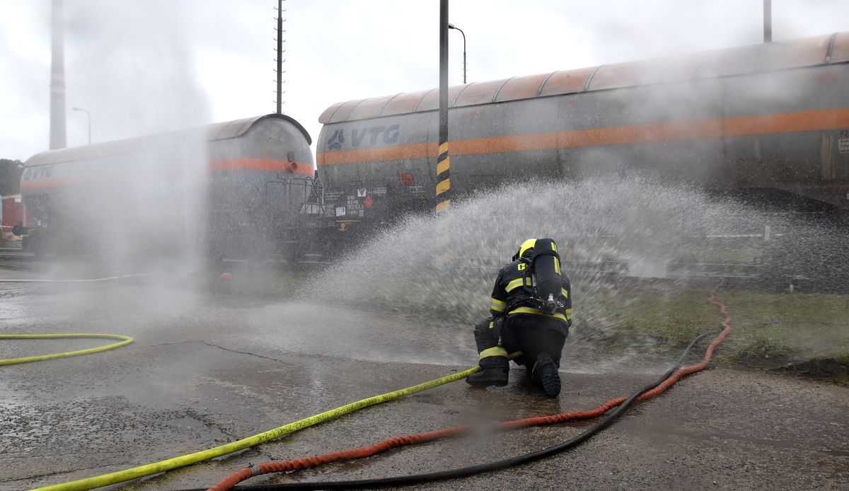 Krajský krizový štáb cvičil zásah při úniku chemikálie v Sokolově