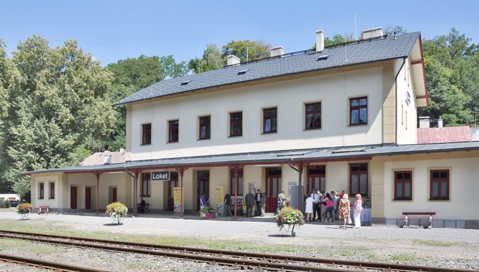 Loket: Další město se může pyšnit opravenou nádražní budovou