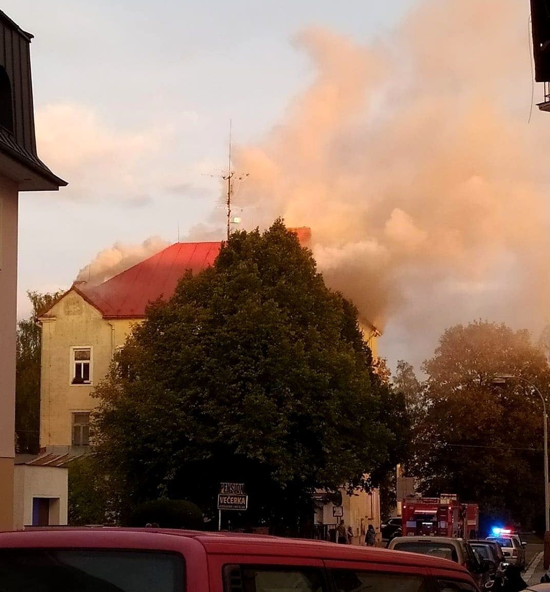obrázek: Mariánské Lázně: Hasiči likvidovali požár podkroví obytného domu