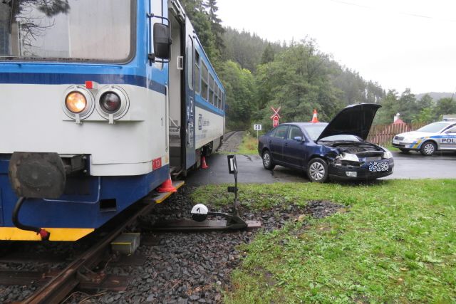 Merklín: Střet vlaku a osobního vozidla