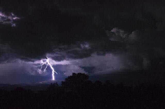 Meteorologové varují před silnými bouřkami