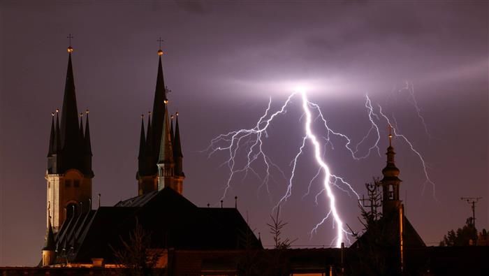 Meteorologové varují před velmi silnými bouřkami