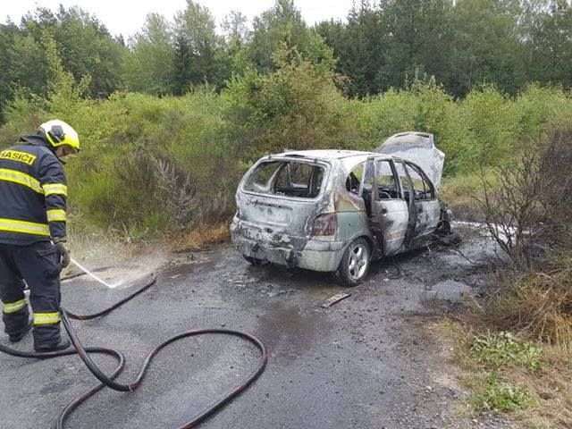 obrázek: Nové Sedlo: Požár vozidla. Poděkování hasičům