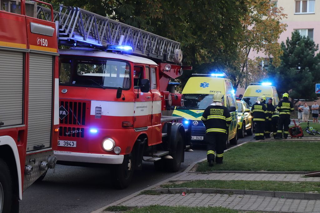 Oloví, Chodov: Hasiči vyjížděli k hlášenému požáru výškové budovy