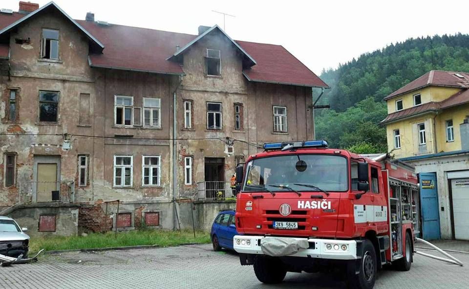 obrázek: Oloví: Hasiči likvidovali požár odpadu v domě určeném k demolici