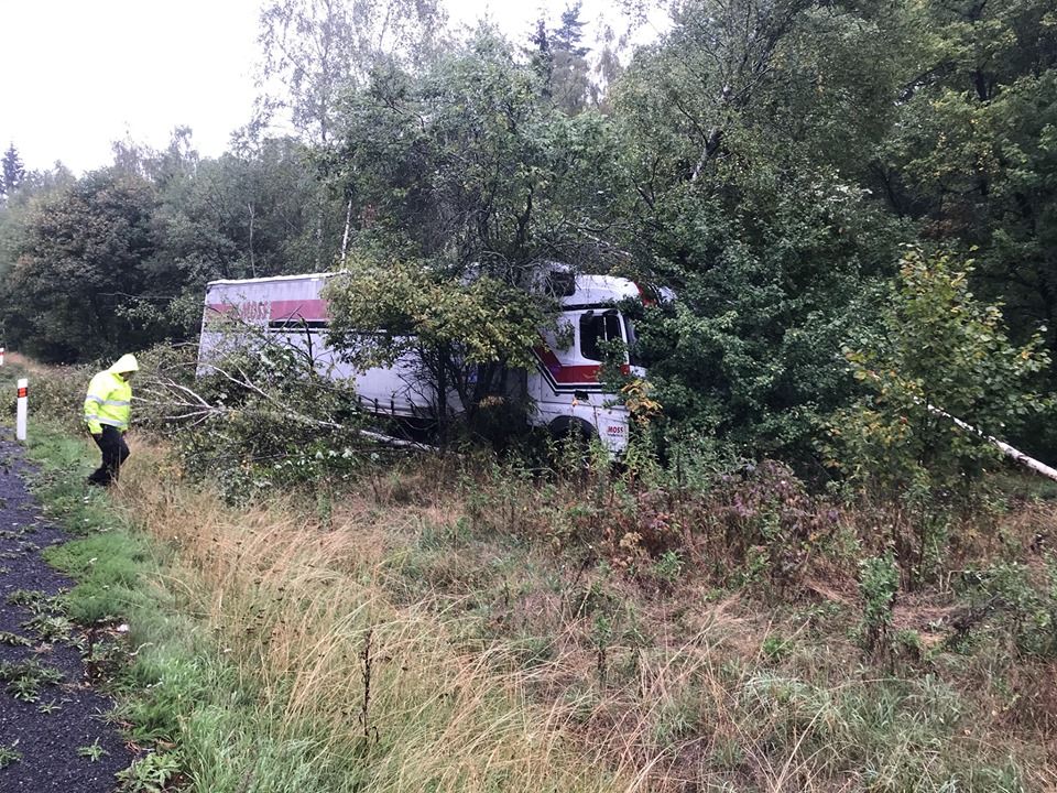Olšová Vrata: Kamion havaroval mimo vozovku