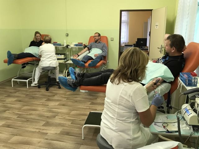 Policie ČR pomáhá i jinak. Byla darovat krev