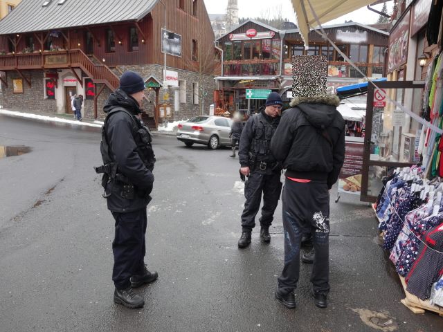 Potůčky: Na tržnici proběhla policejní akce