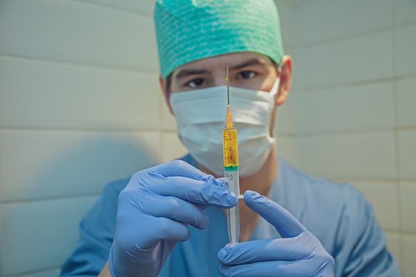 obrázek: Praktičtí lékaři budou očkováni co nejdříve, i když nepatří do první prioritní skupiny
