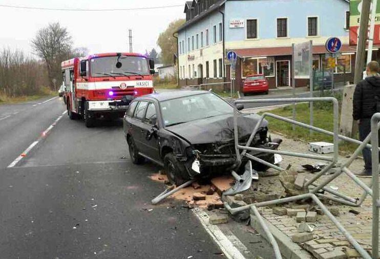 obrázek: Region: Během víkendu zasahovali hasiči u 13 dopravních nehod