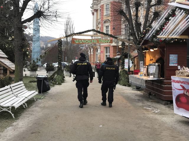 obrázek: Region: Bezpečnostní opatření. Policisté na vánočních trzích