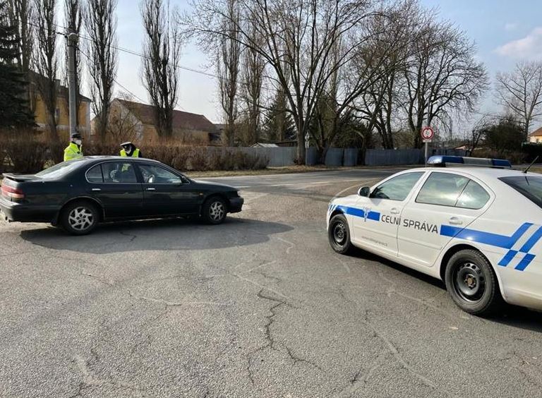 Region: Celníci v terénu kontrolují i nedoplatky