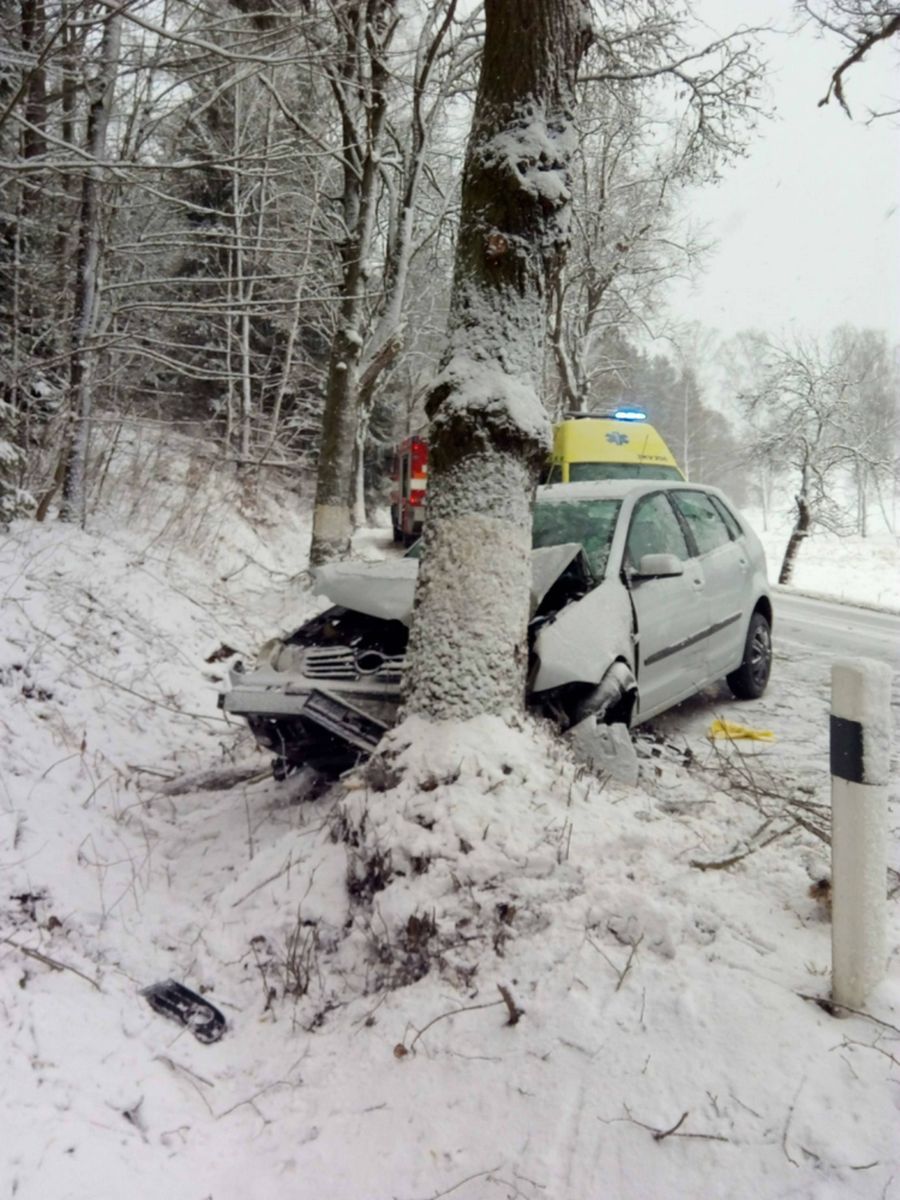 Region: Hasiči apelují na řidiče, aby se v aktuálním počasí chovali na silnicích zodpovědněji 