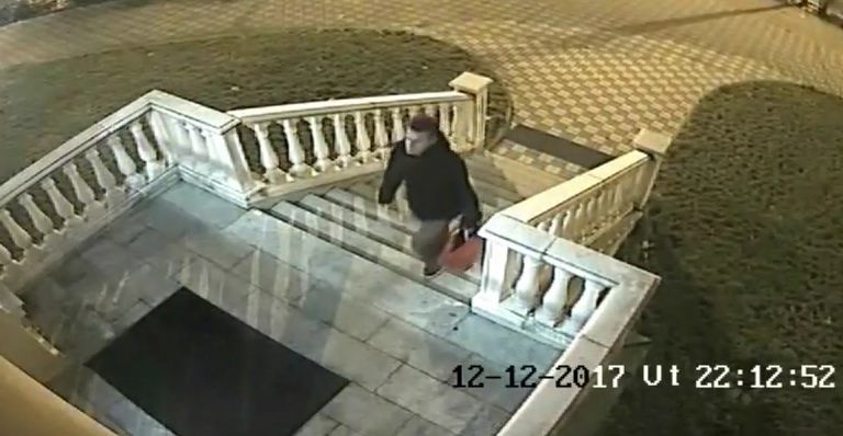 Region: Policie žádá o pomoc při ztotožnění muže na videozáznamu
