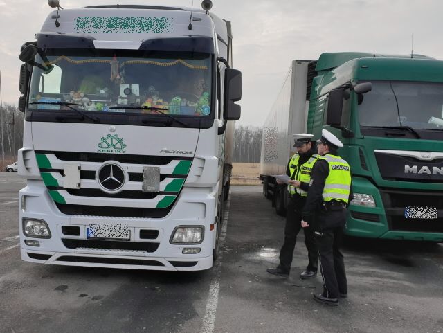 Region: Při bezpečnostní akci policisté zkontrolovali více jak stovku vozidel