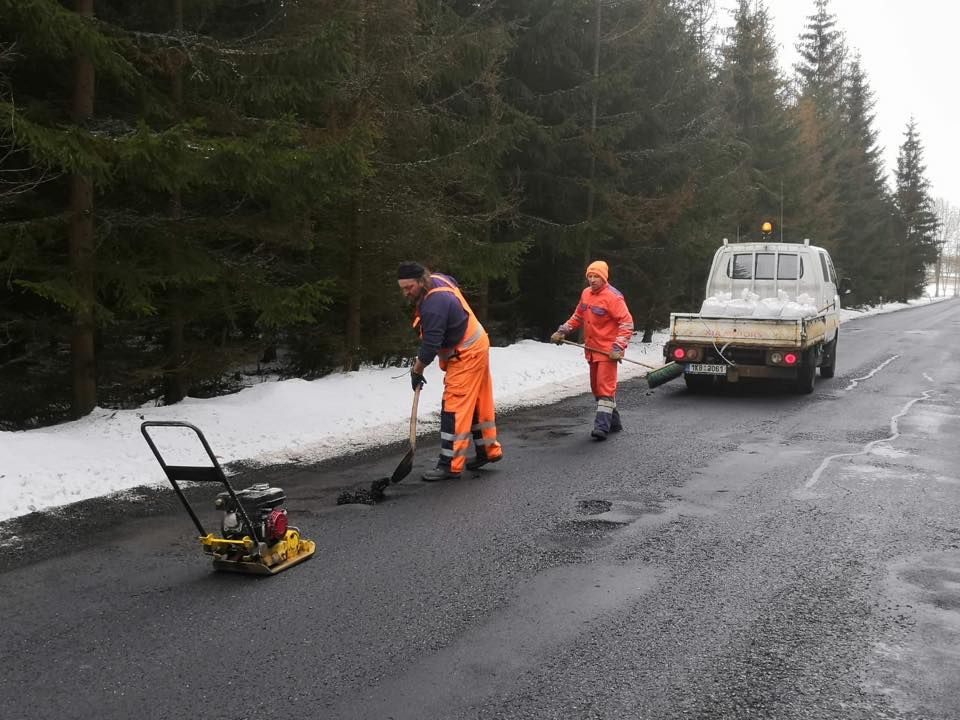 Region: Silničáři již začali s opravou výtluků