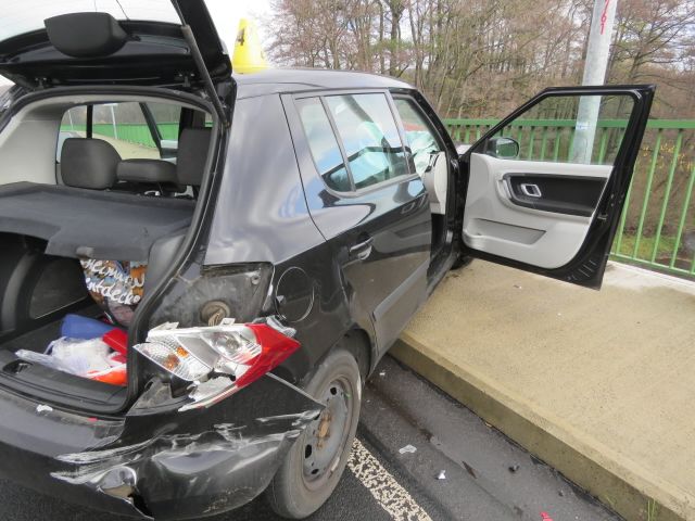 Sokolov: Nepřizpůsobila rychlost, dostala smyk a narazila do svodidel a zábradlí