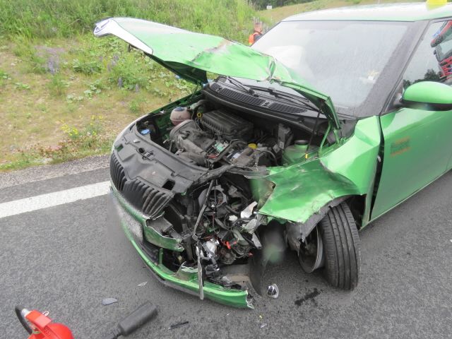 Sokolov: Nehoda dvou vozidel. Starší řidič nedal přednost 