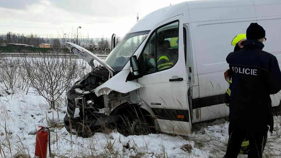 obrázek: Sokolovsko: Dnes dopoledne hasiči zasahovali u nehody dodávky