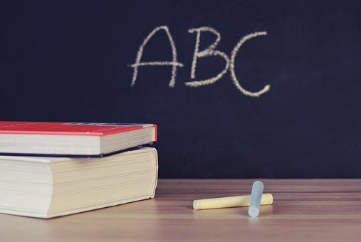 Sokolovsko: Nedbala na školní docházku nezletilého dítěte