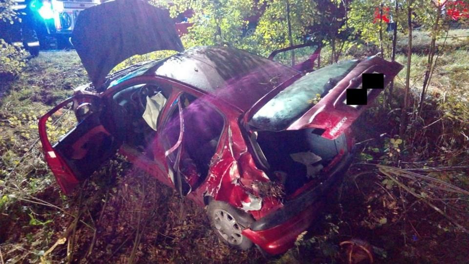 obrázek: Sokolovsko: Osobní vozidlo skončilo mimo komunikaci