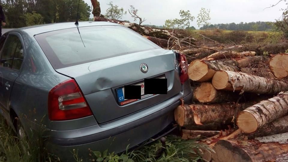 Štědrá: Osobní vozidlo skončilo mimo komunikaci