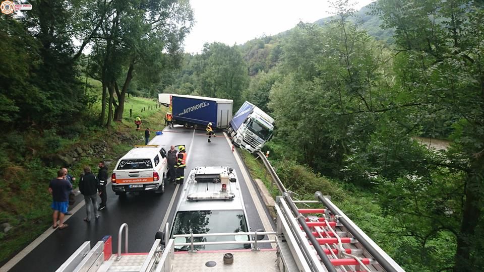 obrázek: Stráž nad Ohří: Páteční nehoda uzavřela komunikaci na šest hodin