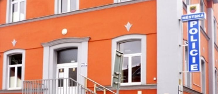 Svatý Kříž: Díky strážníkům s ukradenými věcmi daleko neujel