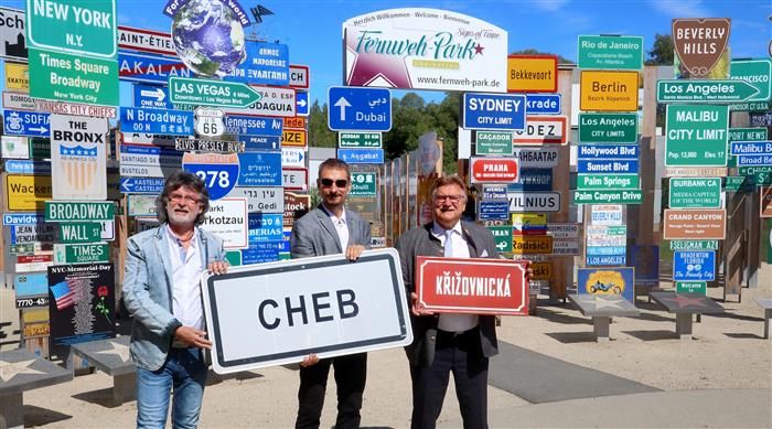 obrázek: V cedulovém parku v Oberkotzau je už vidět i Cheb