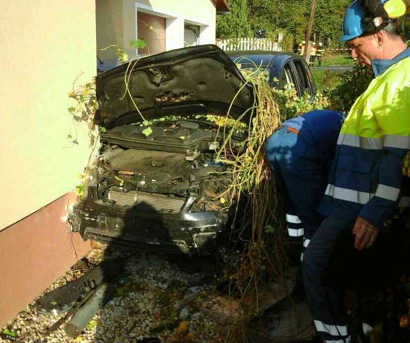 obrázek: V Loučkách zemřel v osobním autě jeden člověk