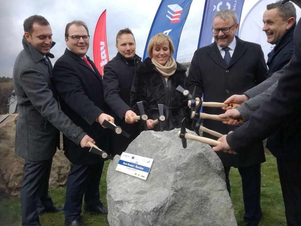 Začala dlouho očekávaná stavba dvou nových úseků D6 