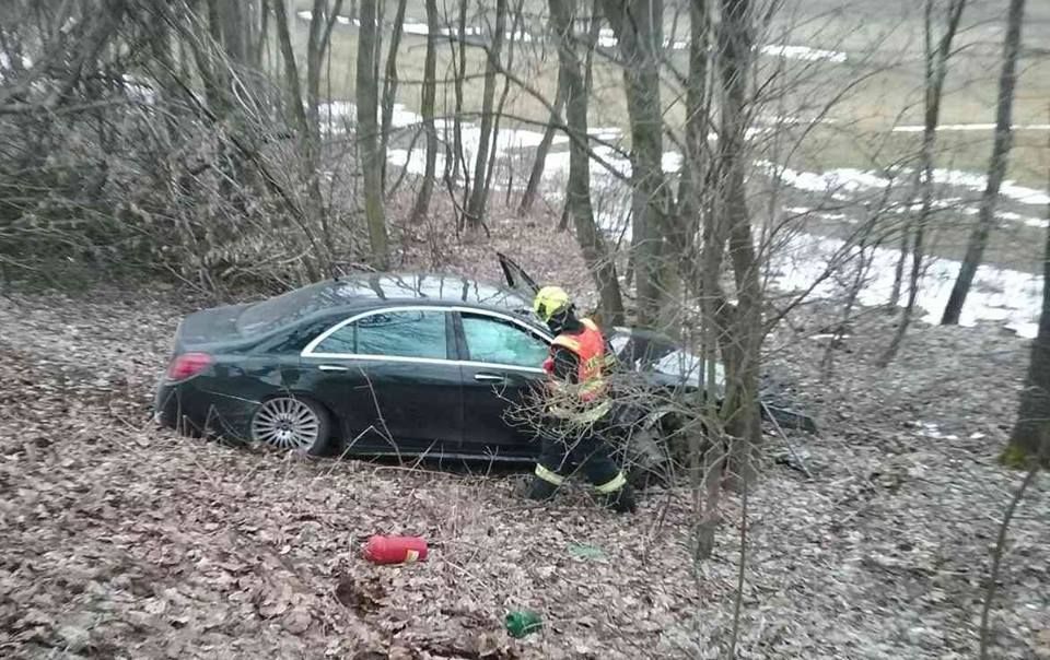 obrázek: Žlutice: Osobní vozidlo skončilo mimo vozovku