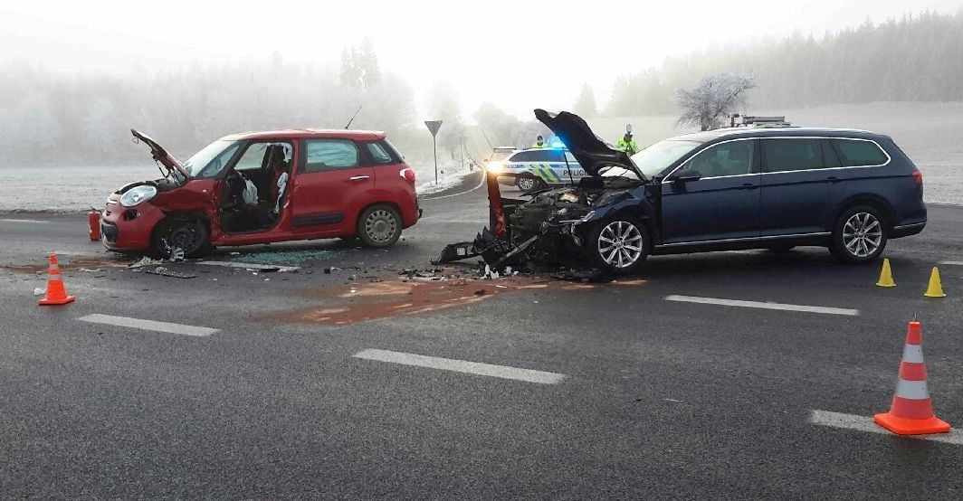 Žlutice: Zaklíněného řidiče vyprostili hasiči