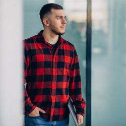 Pánské košile ve výstředním stylu. Elegantní rebelský vzhled pro mladistvé a dospělé