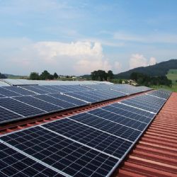 Přemýšlíte o fotovoltaické elektrárně na střeše svého domu?
