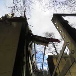 Otročín: Nevešel se s vozidlem pod most