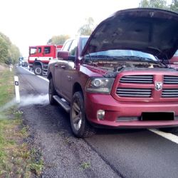 Dopravní nehoda dvou osobních aut s únikem LPG