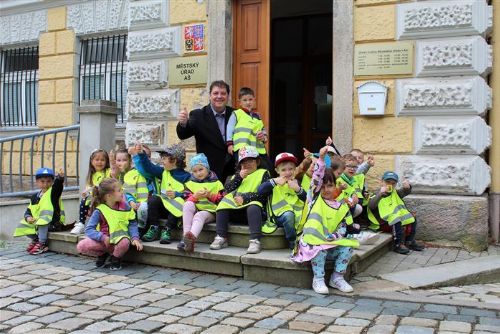 Foto: Aš: Děti z mateřské školy v Okružní ulici navštívily starostu na radnici