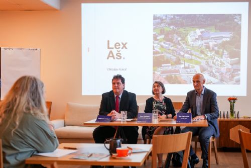 Foto: Aš: Starosta představil revoluční plán na oživení regionu – Lex Aš