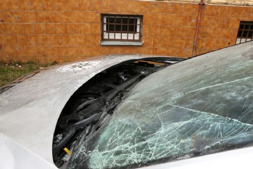 Foto: Aš: Výbušninou poškodil zaparkované služební vozidlo