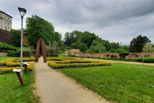 Foto: Cheb: Město postupně přechází na úspornější technologie osvětlení