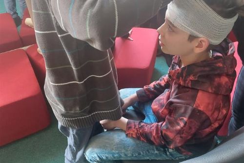Foto: Cheb: Mladí strážníci se učili první pomoc