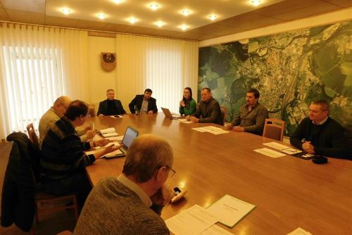 Foto: Cheb: S novým dopravcem jednali zástupci firem z průmyslového parku