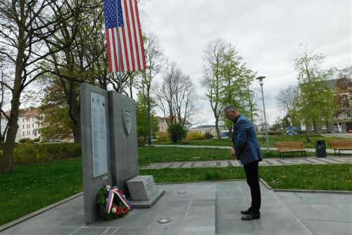 Foto: Cheb: Uctění památky obětí války