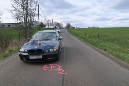 Foto: Chebsko: Osobní automobil srazil chodce