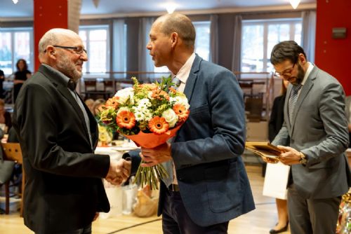 Foto: Chodov: František Nádvorník získal titul Senior roku