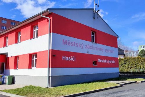 Foto: Chodov: Město zmodernizuje budovu hasičům a strážníkům, na akci vyčlenil první miliony