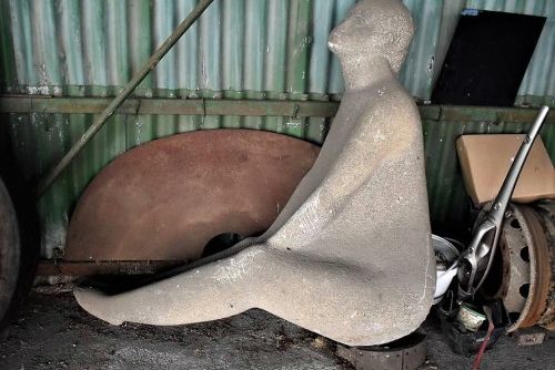 obrázek:Chodov: Trachytová socha s názvem Radost se znovu objeví ve městě