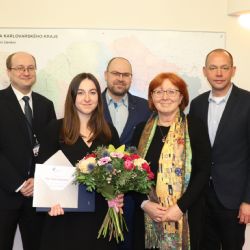 Hejtman ocenil autorku diplomové práce, která se zabývala alternativními formami ubytování v kraji